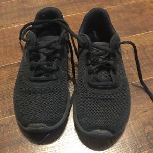Nike sneakers all black